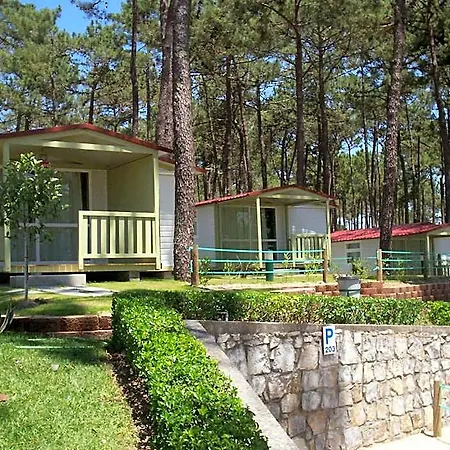 Parque De Campismo Orbitur Valado נאזרה